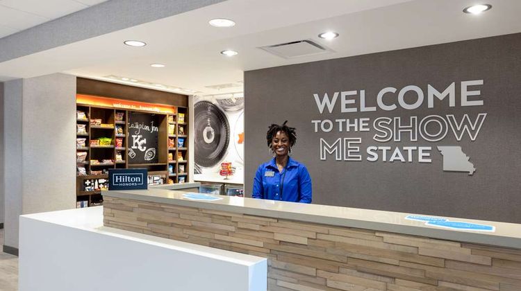 Hampton Inn Kansas City Southeast Lobby