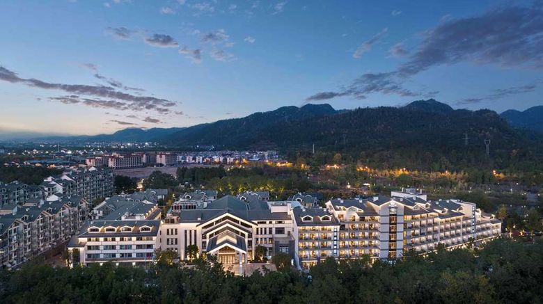 <b>DoubleTree by Hilton Taizhou Shenxianju Exterior</b>. Images powered by <a href="https://iceportal.shijigroup.com/" title="IcePortal" target="_blank">IcePortal</a>.