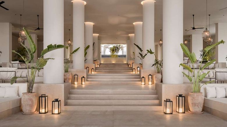 <b>Serry Beach Resort Lobby</b>. Images powered by <a href="https://iceportal.shijigroup.com/" title="IcePortal" target="_blank">IcePortal</a>.