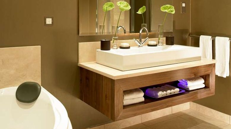 <b>Muckross Park Hotel Suite</b>. Images powered by <a href="https://iceportal.shijigroup.com/" title="IcePortal" target="_blank">IcePortal</a>.