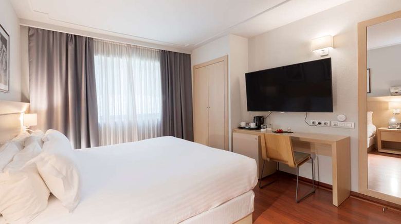 <b>Suites Plaza Hotel & Wellness Andorra Room</b>. Images powered by <a href="https://iceportal.shijigroup.com/" title="IcePortal" target="_blank">IcePortal</a>.