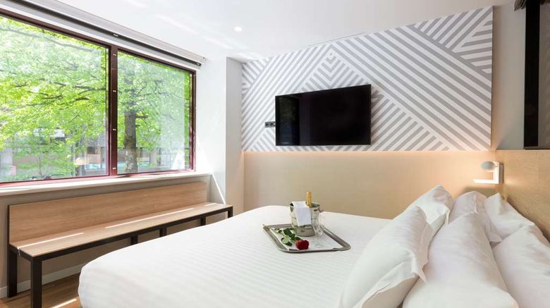 <b>Suites Plaza Hotel & Wellness Andorra Suite</b>. Images powered by <a href="https://iceportal.shijigroup.com/" title="IcePortal" target="_blank">IcePortal</a>.