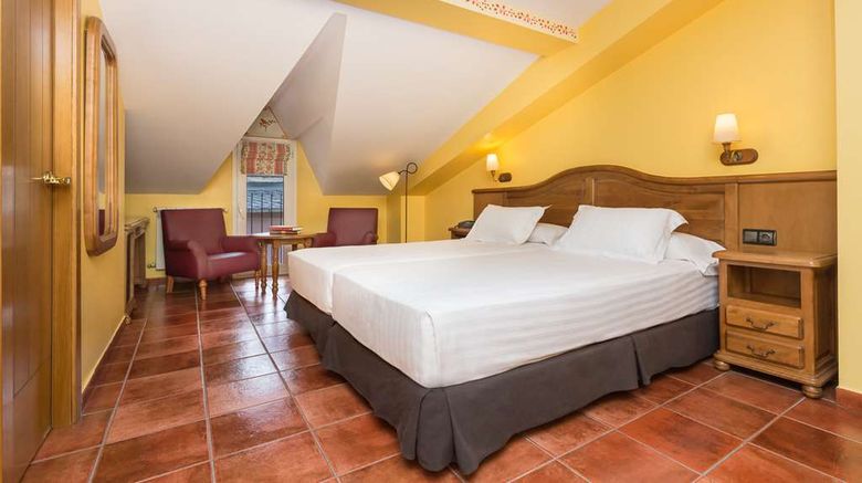 <b>Hotel Ski Plaza and Wellness Room</b>. Images powered by <a href="https://iceportal.shijigroup.com/" title="IcePortal" target="_blank">IcePortal</a>.