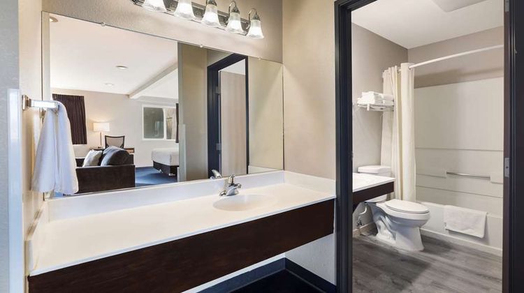 Americas Best Value Inn Suite