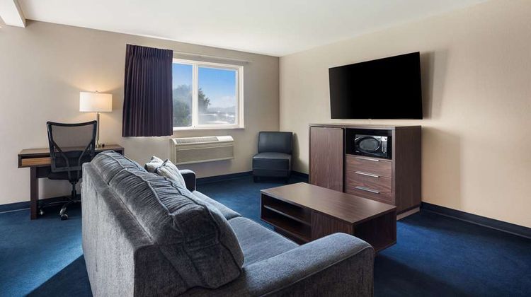 Americas Best Value Inn Suite