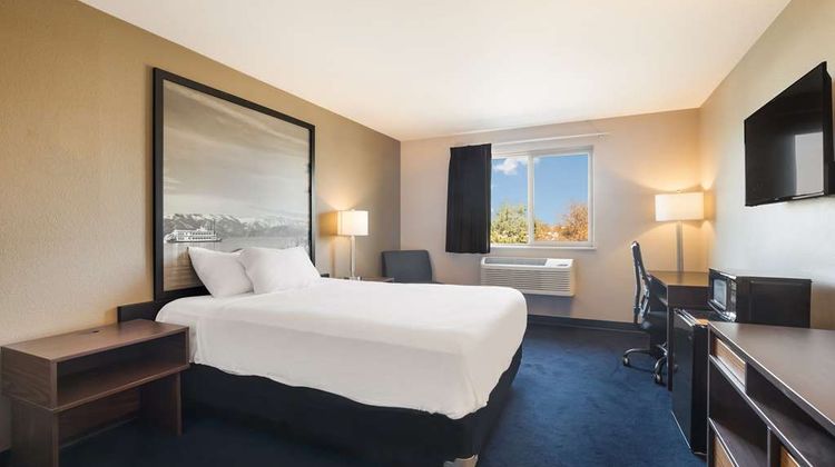 Americas Best Value Inn Room