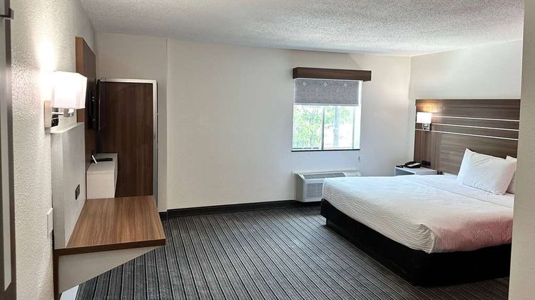 Ramada by Wyndham Lithia Springs Room