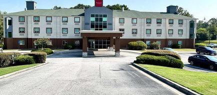 Ramada by Wyndham Lithia Springs Exterior