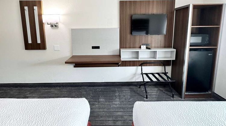 Ramada by Wyndham Lithia Springs Room