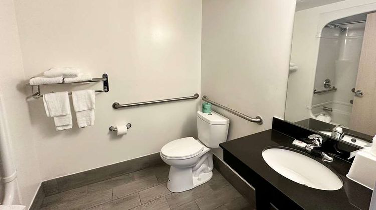 Ramada by Wyndham Lithia Springs Room