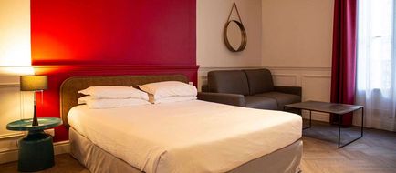 Royal Hotel Room