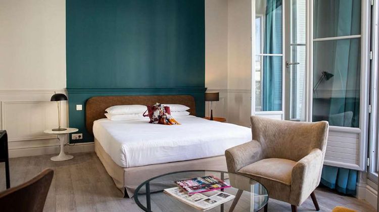 Royal Hotel Room