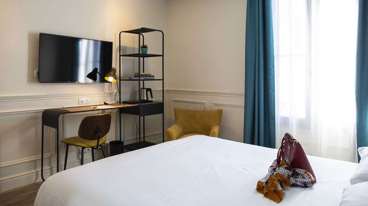 Royal Hotel Room