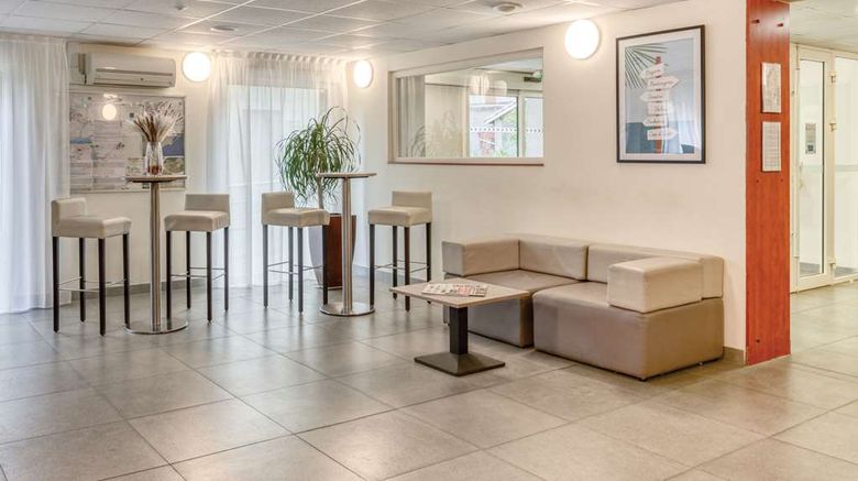 <b>Zenitude Hotel-Residences Beziers Centre Lobby</b>. Images powered by <a href="https://iceportal.shijigroup.com/" title="IcePortal" target="_blank">IcePortal</a>.