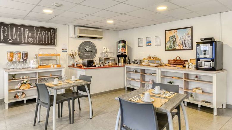 <b>Zenitude Hotel-Residences Beziers Centre Restaurant</b>. Images powered by <a href="https://iceportal.shijigroup.com/" title="IcePortal" target="_blank">IcePortal</a>.