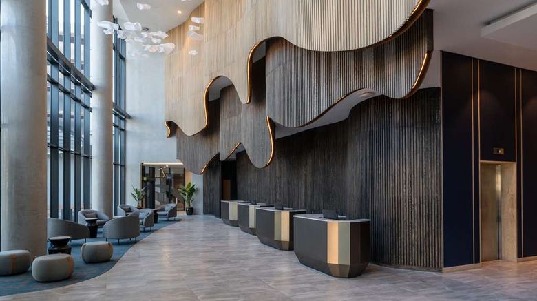 <b>Radisson Blu Hotel Durban Umhlanga Lobby</b>. Images powered by <a href="https://iceportal.shijigroup.com/" title="IcePortal" target="_blank">IcePortal</a>.