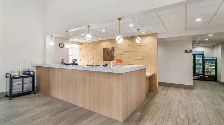 <b>Comfort Inn & Suites Lobby</b>. Images powered by <a href="https://iceportal.shijigroup.com/" title="IcePortal" target="_blank">IcePortal</a>.