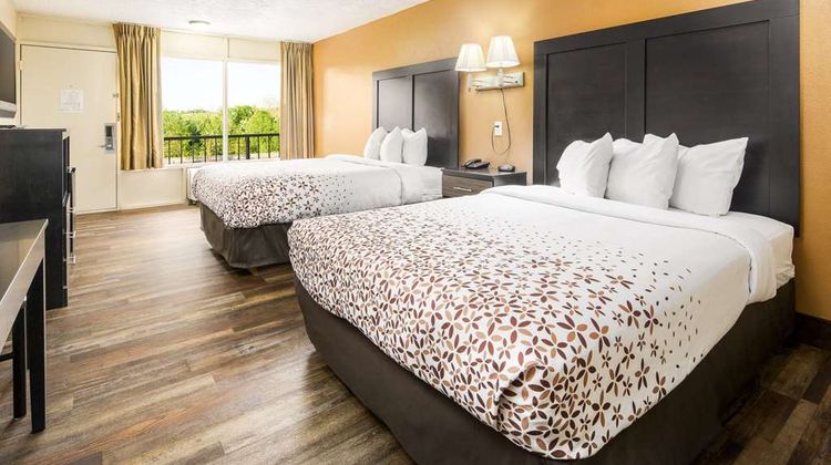 Americana Inn a Travelodge by Wyndham Room