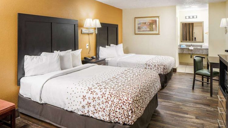 Americana Inn a Travelodge by Wyndham Room