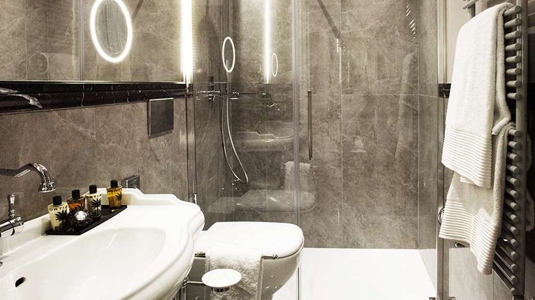 <b>The Frame Hotel Room</b>. Images powered by <a href="https://iceportal.shijigroup.com/" title="IcePortal" target="_blank">IcePortal</a>.