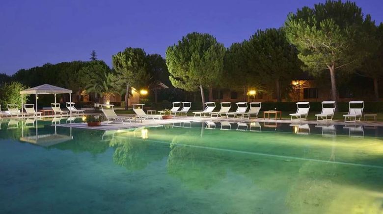 <b>Fattoria San Lorenzo - Tenuta Livia Pool</b>. Images powered by <a href="https://iceportal.shijigroup.com/" title="IcePortal" target="_blank">IcePortal</a>.