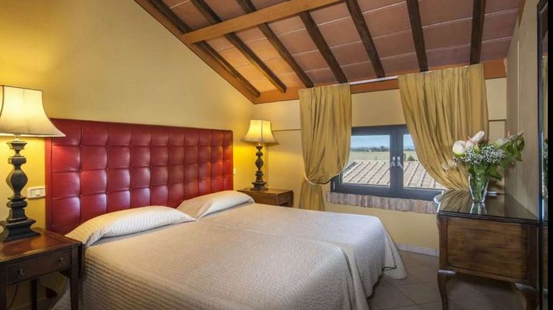 <b>Fattoria San Lorenzo - Tenuta Livia Room</b>. Images powered by <a href="https://iceportal.shijigroup.com/" title="IcePortal" target="_blank">IcePortal</a>.