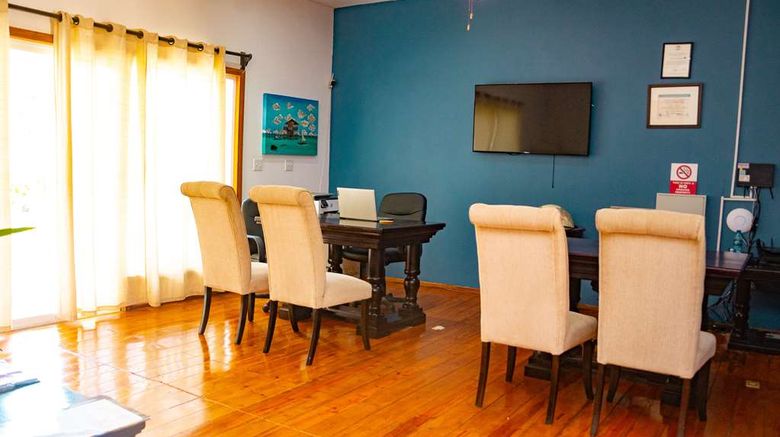 <b>Best Western Grand Baymen Gardens Lobby</b>. Images powered by <a href="https://iceportal.shijigroup.com/" title="IcePortal" target="_blank">IcePortal</a>.