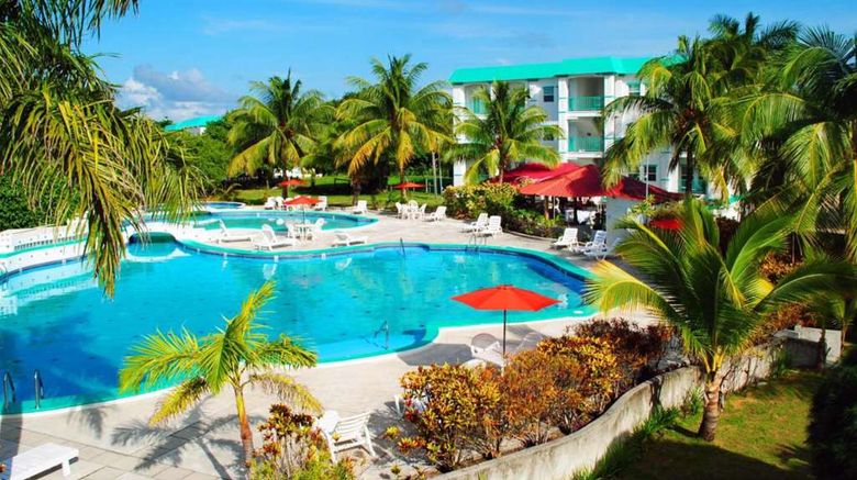 <b>Best Western Grand Baymen Gardens Pool</b>. Images powered by <a href="https://iceportal.shijigroup.com/" title="IcePortal" target="_blank">IcePortal</a>.