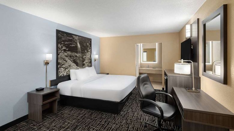 <b>Super 8 by Wyndham Paducah Room</b>. Images powered by <a href="https://iceportal.shijigroup.com/" title="IcePortal" target="_blank">IcePortal</a>.