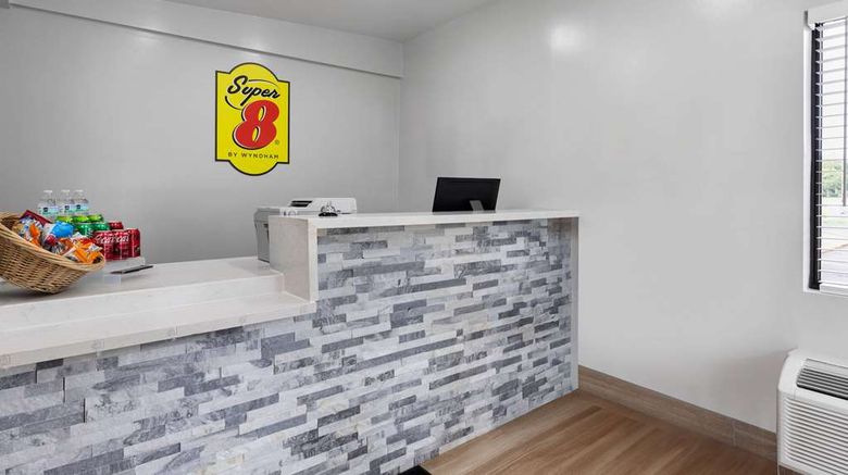 <b>Super 8 by Wyndham Paducah Lobby</b>. Images powered by <a href="https://iceportal.shijigroup.com/" title="IcePortal" target="_blank">IcePortal</a>.