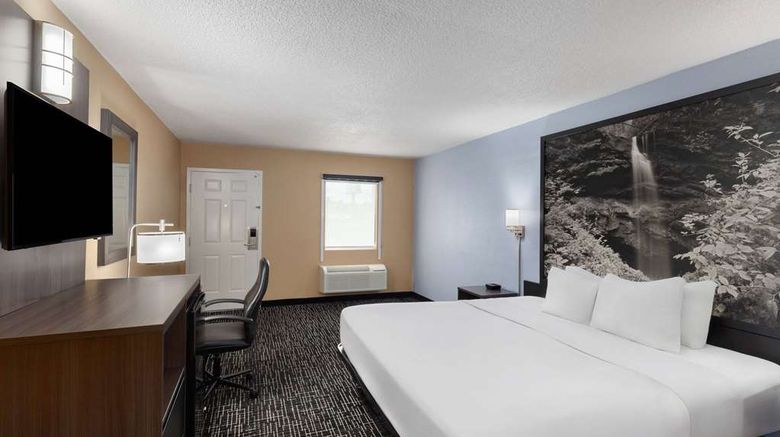 <b>Super 8 by Wyndham Paducah Room</b>. Images powered by <a href="https://iceportal.shijigroup.com/" title="IcePortal" target="_blank">IcePortal</a>.