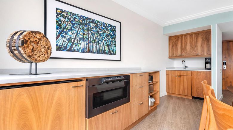 <b>Embarc Vancouver Room</b>. Images powered by <a href="https://iceportal.shijigroup.com/" title="IcePortal" target="_blank">IcePortal</a>.
