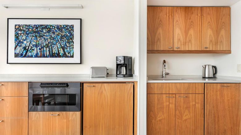 <b>Embarc Vancouver Room</b>. Images powered by <a href="https://iceportal.shijigroup.com/" title="IcePortal" target="_blank">IcePortal</a>.