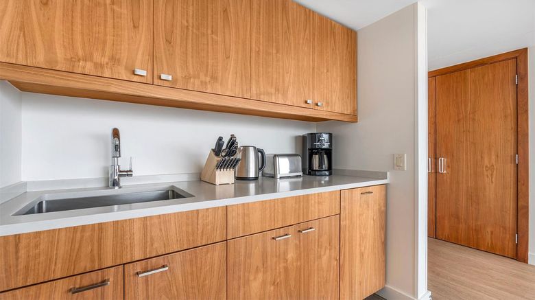 <b>Embarc Vancouver Room</b>. Images powered by <a href="https://iceportal.shijigroup.com/" title="IcePortal" target="_blank">IcePortal</a>.