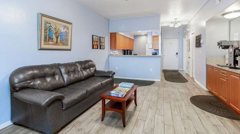 <b>Alhambra Villas Lobby</b>. Images powered by <a href="https://iceportal.shijigroup.com/" title="IcePortal" target="_blank">IcePortal</a>.