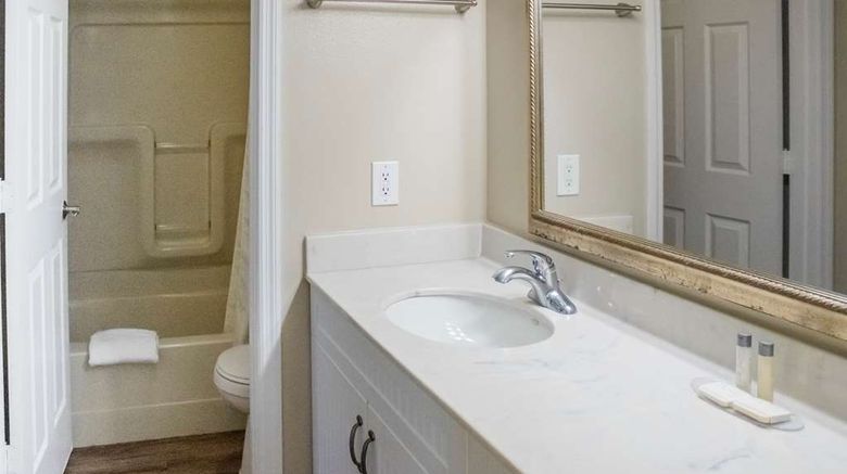 <b>Bryan's Spanish Cove Room</b>. Images powered by <a href="https://iceportal.shijigroup.com/" title="IcePortal" target="_blank">IcePortal</a>.