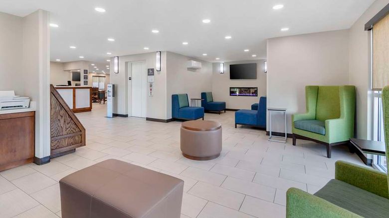 <b>Comfort Inn and Suites Brunswick I-95 Lobby</b>. Images powered by <a href="https://iceportal.shijigroup.com/" title="IcePortal" target="_blank">IcePortal</a>.