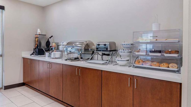 <b>Comfort Inn and Suites Brunswick I-95 Restaurant</b>. Images powered by <a href="https://iceportal.shijigroup.com/" title="IcePortal" target="_blank">IcePortal</a>.