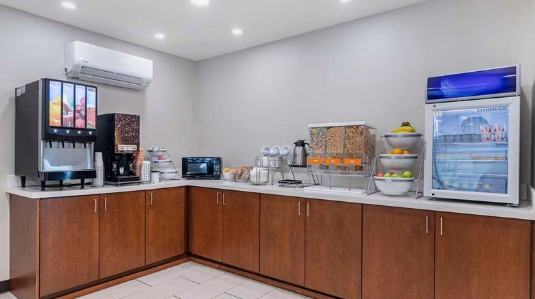 <b>Comfort Inn and Suites Brunswick I-95 Restaurant</b>. Images powered by <a href="https://iceportal.shijigroup.com/" title="IcePortal" target="_blank">IcePortal</a>.