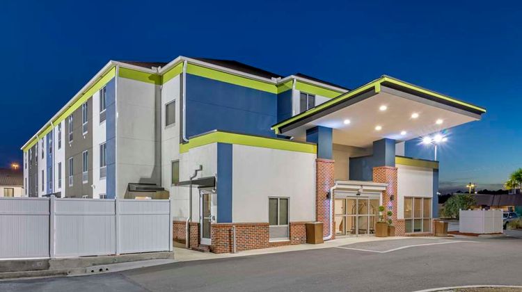 Comfort Inn and Suites Brunswick I-95 Exterior