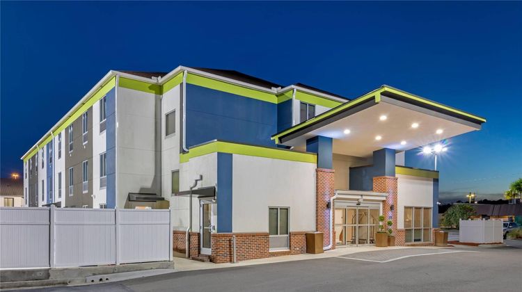 Comfort Inn and Suites Brunswick I-95 Exterior