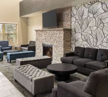 La Quinta Inn & Suites by Wyndham Lobby