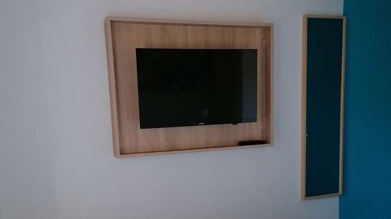 <b>Hotel Kyriad Direct Martigues Room</b>. Images powered by <a href="https://iceportal.shijigroup.com/" title="IcePortal" target="_blank">IcePortal</a>.