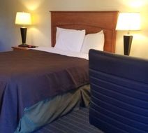 Super 8 by Wyndham Vancouver East Room