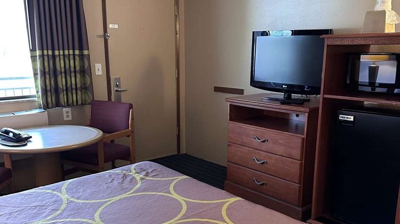 <b>Super 8 by Wyndham Vancouver East Room</b>. Images powered by <a href="https://iceportal.shijigroup.com/" title="IcePortal" target="_blank">IcePortal</a>.