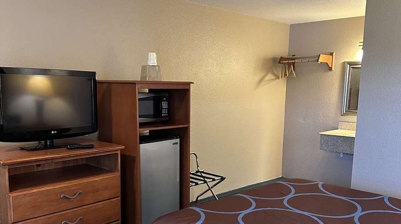 <b>Super 8 by Wyndham Vancouver East Room</b>. Images powered by <a href="https://iceportal.shijigroup.com/" title="IcePortal" target="_blank">IcePortal</a>.