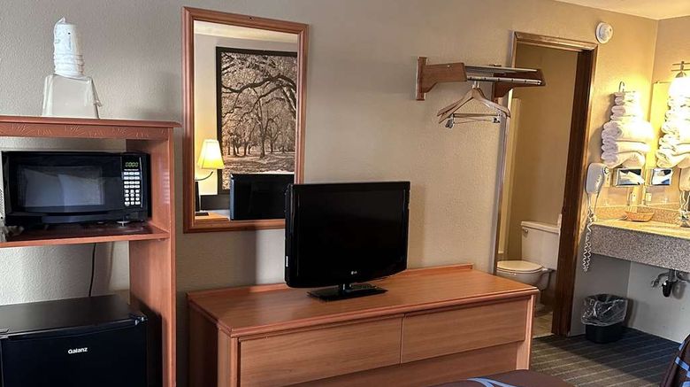 <b>Super 8 by Wyndham Vancouver East Room</b>. Images powered by <a href="https://iceportal.shijigroup.com/" title="IcePortal" target="_blank">IcePortal</a>.