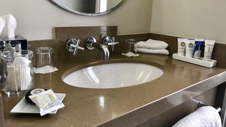 <b>Hotel Recamier Room</b>. Images powered by <a href="https://iceportal.shijigroup.com/" title="IcePortal" target="_blank">IcePortal</a>.