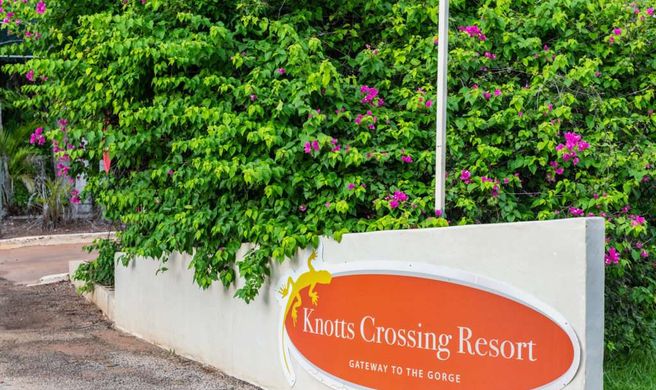 Knotts Crossing Resort Exterior