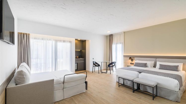 Pyr Marbella Room